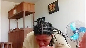 Amadora Latina Katia Chupando Pau com Bolas em Câmera Escondida