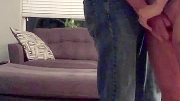 Sexo Caseiro de Namorada Amadora em Câmera Escondida