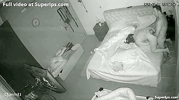 Pais Maduros Transando de Quatro com Camisinha em Câmera Escondida