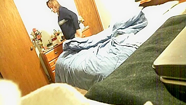 Espiando MILF BBW se Vestindo em Câmera Escondida Caseira