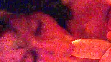 Morena amadora chupa consolos em vídeo caseiro de masturbação