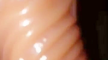 Ebony Amadora Se Masturba com Dildo em Selfie Caseira