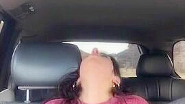 Garota da Facul Se Masturba no Carro e Goza Dedilhando