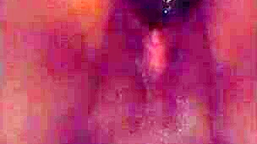 Amadora se Masturbando com Dildo Grande e Buceta Arrombada em Caseiro