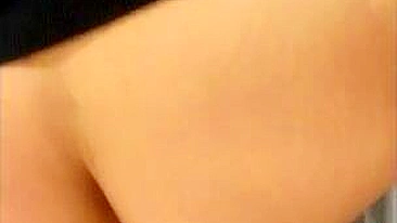 Amadora se Masturba com Brinquedo Anal Grande e Arrombado