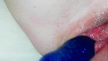 MILF casada amadora com dupla penetração de consolos e putaria