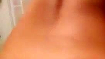 Morena Gostosa com Peitos Perfeitos em Selfie de Masturbação Caseira