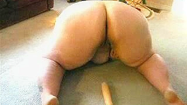 MILF com Rabão Enorme se Masturba com Consolo no Vídeo Amador