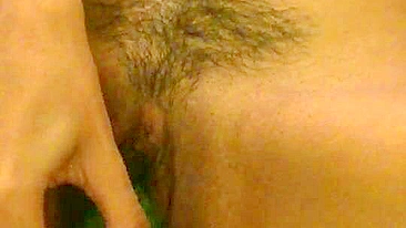 Masturbação Caseira com Buceta Molhada e Legumes Safados