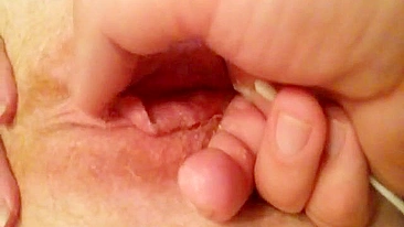 Ruiva MILF Amadora Masturba Clitóris em Pornô Caseiro