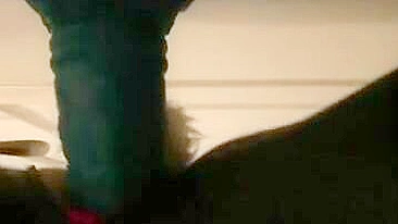 Amadora Cosplay de Mulher-Gato Se Masturba com Dildos em Bondage