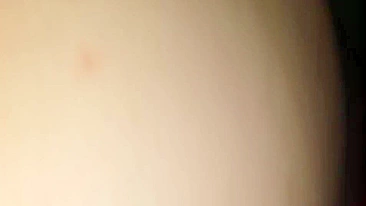 Gordinha Amadora Dedada em Pornô Caseiro de Masturbação com Buceta Suculenta