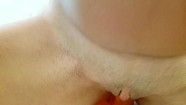 Amadora Peituda se Masturba com Consolos e Brinquedos