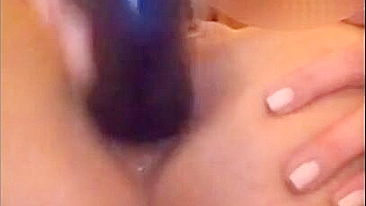 Orgasmo Anal Caseiro com Dildo e Gemidos Safados