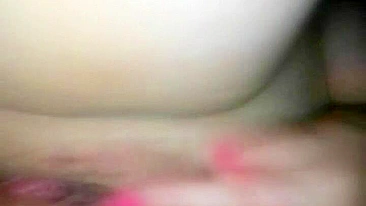 MILF se faz gozar dedando - Esposa amadora de peitos grandes