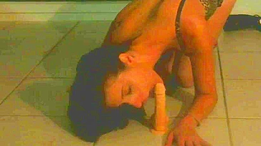 Morena Magrinha se Masturba com Consolo no Sexo Caseiro Amador