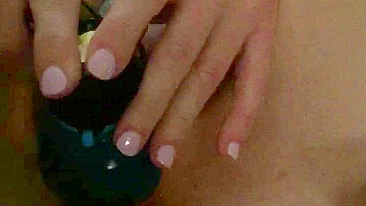 Milf peituda fode dildo pra êxtase solo orgásmico