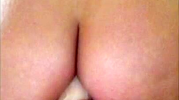 Masturbação Anal com Dildos Grandes e Gozando Forte