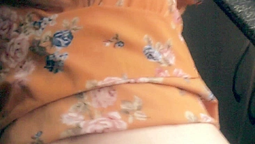 MILF com Dildo de Ventosa em Pornô Caseiro Amador