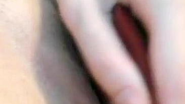 Amadora se Masturbando com Brinquedos e Buceta Cremosa