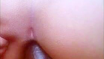 MILF Se Masturba com Brinquedos Sexuais Caseiros Enormes