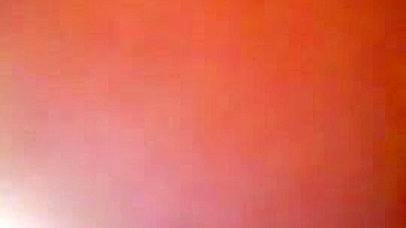 MILF Se Masturba com Consolos Gigantes em Vídeo Caseiro de Sexo Anal com Brinquedos