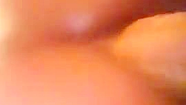 MILF Se Masturba com Consolos Gigantes em Vídeo Caseiro de Sexo Anal com Brinquedos