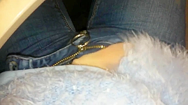 Se masturbando de jeans no trabalho - dedada amadora