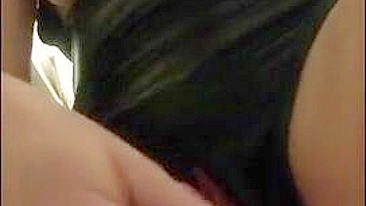 Amadora se Masturbando com Buceta Molhada e Dildo