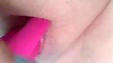 Masturbação amadora com dildo e toys na buceta / exibicionismo caseiro