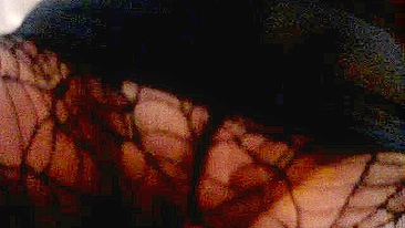 MILF Se Masturba Forte com Ajuda do Marido Corno