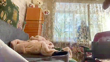 Louras Gostosas se Masturbando com Brinquedos em Pornô Lésbico