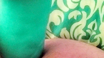 Amadora Peluda Enfia Consolo no Cu Faminto na Masturbação