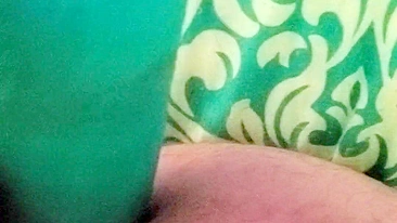 Amadora Peluda Enfia Consolo no Cu Faminto na Masturbação