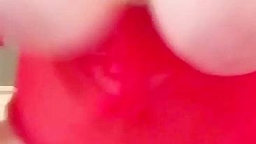 Mãe MILF de Peitões Balançando se Masturba com Brinquedos