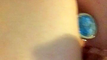 Novinha Magrinha Faz DP com Plug Anal e Buceta Depilada na Siririca