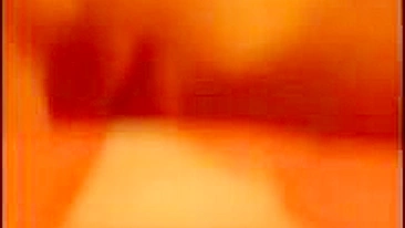 Loira Amadora se Masturba com Buceta Depilada e Peitinhos