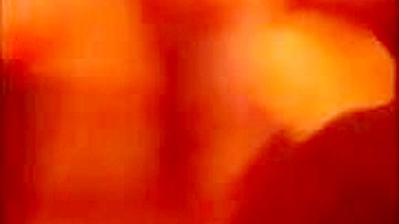 Loira Amadora se Masturba com Buceta Depilada e Peitinhos