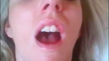 Compilação de Orgasmos Caseiros de Loira MILF