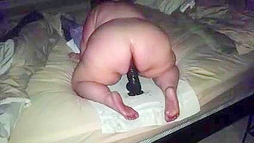 Esposa Porca se Masturbando com Bunda Enorme e Consolo Shane Diesel!