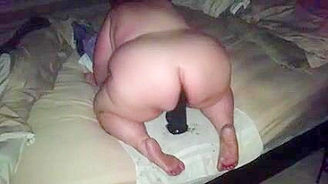 Esposa Porca se Masturbando com Bunda Enorme e Consolo Shane Diesel!