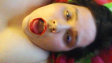 BBW Amadora de Peitos Grandes Se Masturba e Goza na Cara em Caseiro!