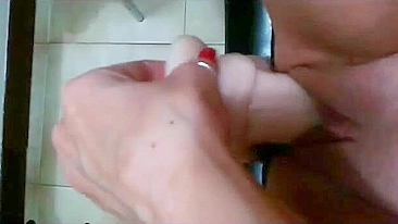 Mamãe Latina Amadora em Selfie com Rede e Dildos - Siririca Caseira