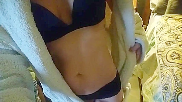 MILF Esposa Se Masturba com Brinquedos e Calcinha em Vídeo Caseiro