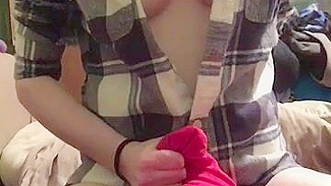 Adolescentes se Masturbando com Travesseiros pra Orgasmos Amadores