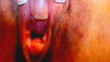 Masturbação Amadora - Dedando Buceta Molhada e Estimulando o Clitóris