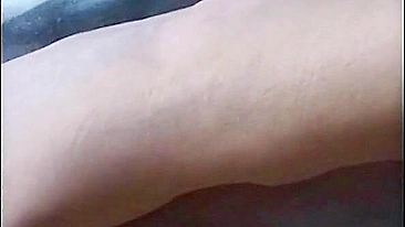 Corona Peituda Brincando Sozinha com Dildo na Foda