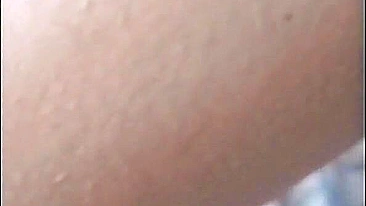 Corona Peituda Brincando Sozinha com Dildo na Foda