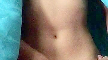 Morena Gostosa Tirando Selfies Sensuais Sozinha