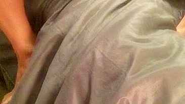 MILF Mamãe Peituda se Masturba Caseiro com Consolo e Tetonas